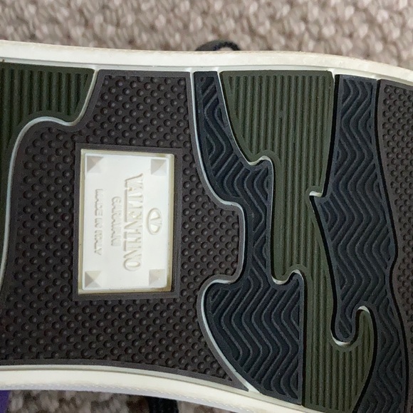 $895 Valentino Garavani Rockstud Sneaker 37.5 New - Picture 8 of 9